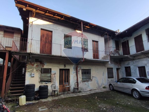 appartamento in vendita a Samarate in zona Cascina Costa