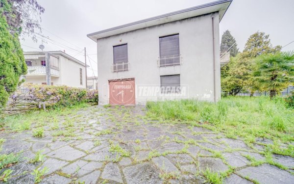 casa indipendente in vendita a Samarate