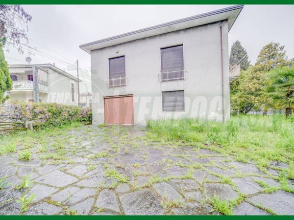 casa indipendente in vendita a Samarate