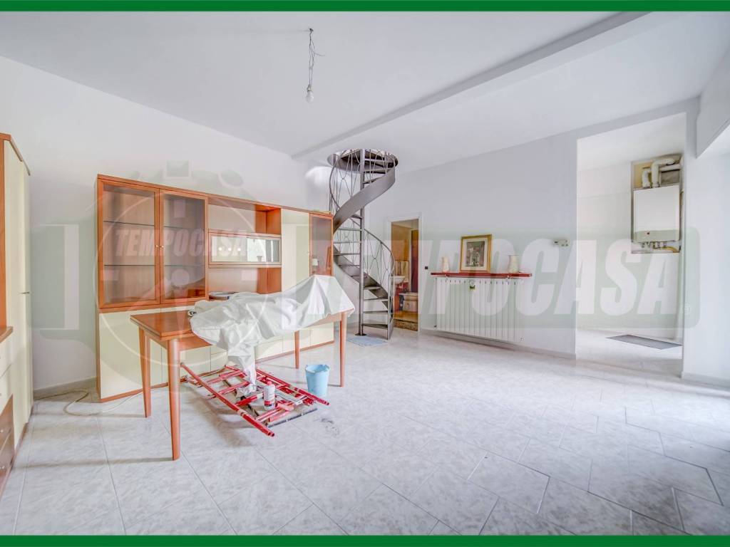 appartamento in vendita a Samarate in zona Verghera