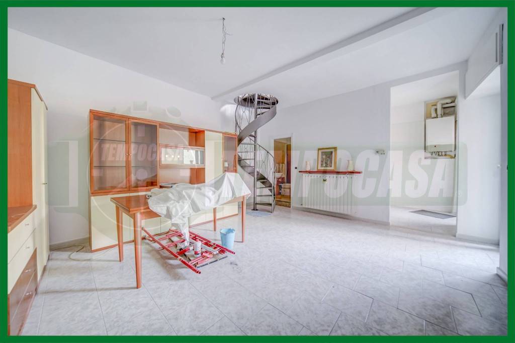 appartamento in vendita a Samarate in zona Verghera