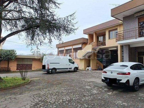 locale commerciale in vendita a Samarate