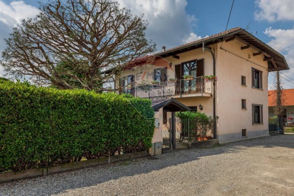 casa indipendente in vendita a Samarate