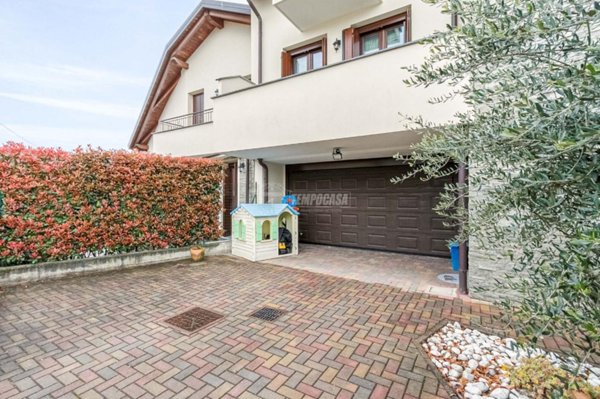 casa indipendente in vendita a Samarate