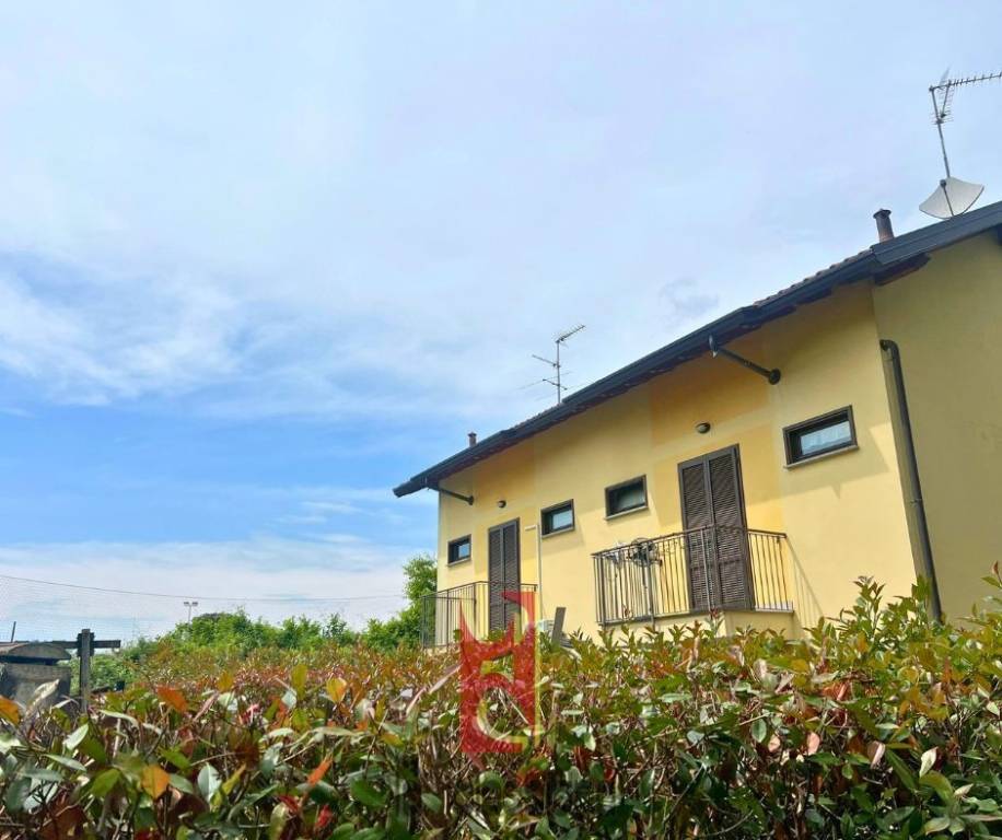 casa indipendente in vendita a Samarate in zona San Macario