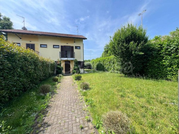 casa indipendente in vendita a Samarate in zona San Macario