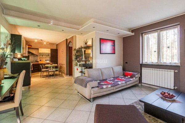 casa indipendente in vendita a Samarate