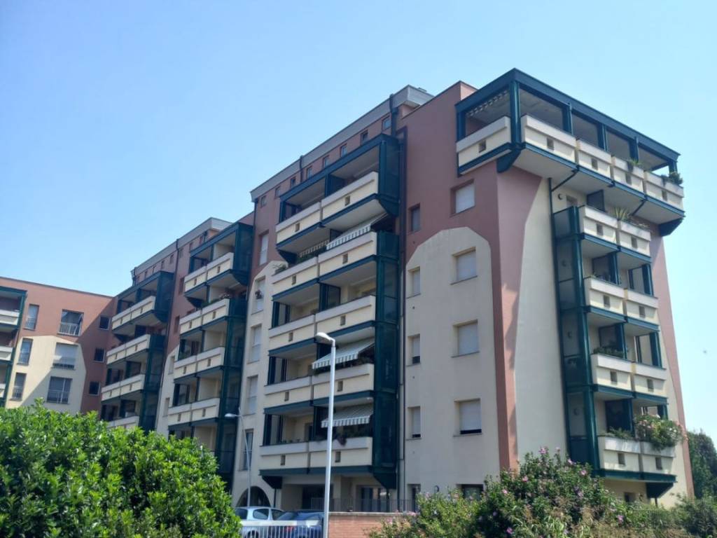appartamento in vendita a Samarate in zona Verghera