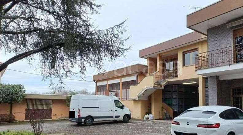 locale commerciale in vendita a Samarate