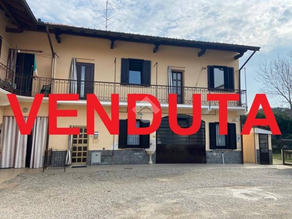 casa indipendente in vendita a Samarate