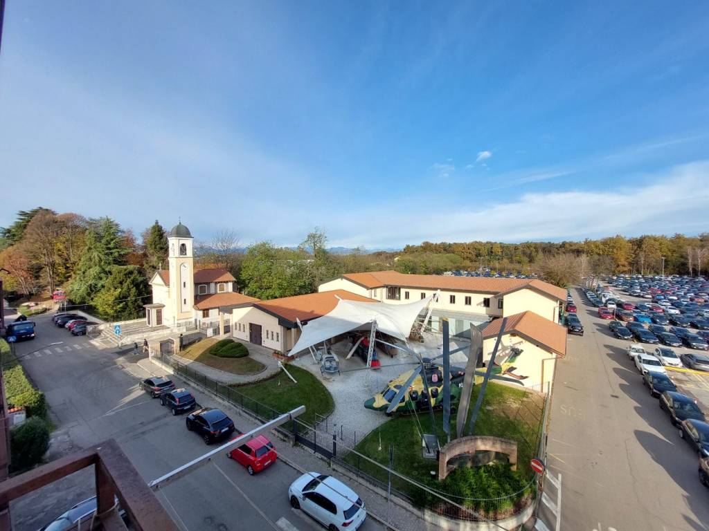 appartamento in vendita a Samarate in zona Cascina Costa