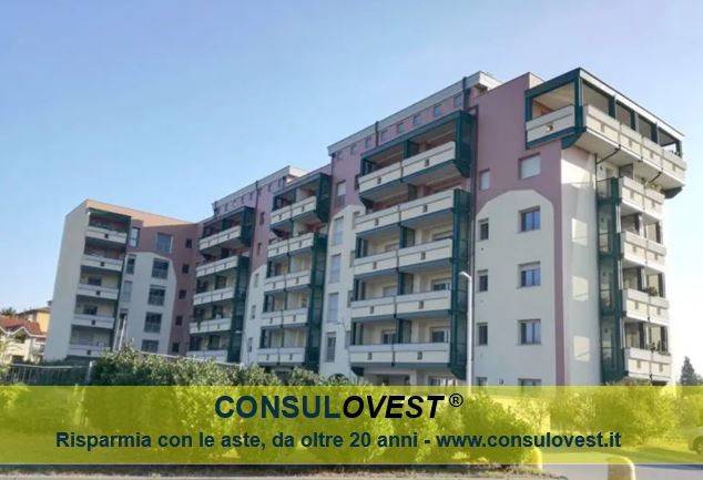 ufficio in vendita a Samarate in zona Verghera