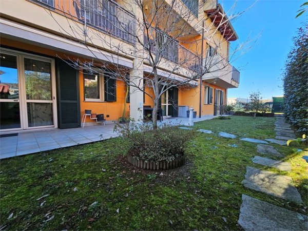 appartamento in vendita a Samarate in zona Cascina Costa