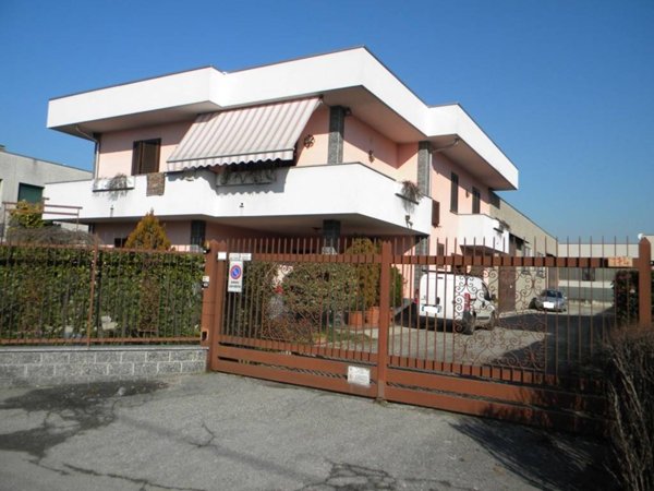 appartamento in vendita a Samarate in zona San Macario