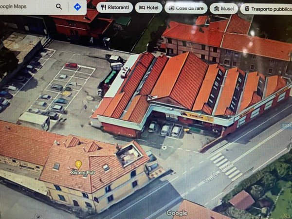 negozio in vendita a Samarate in zona Verghera
