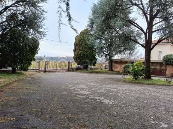 locale commerciale in vendita a Samarate