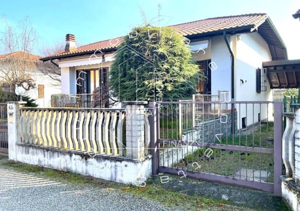 casa indipendente in vendita a Samarate