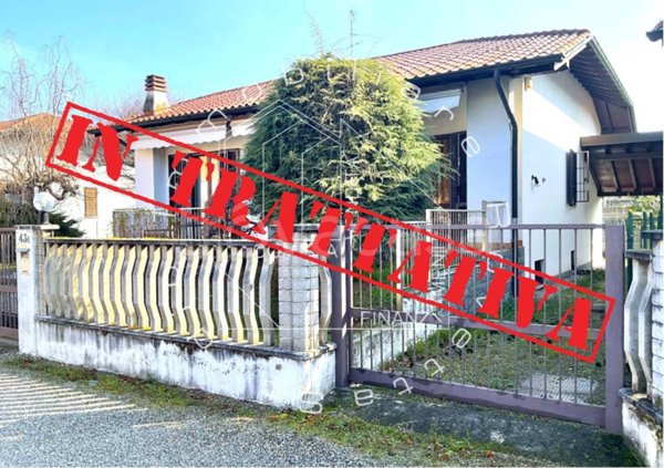 casa indipendente in vendita a Samarate