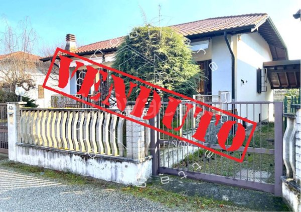 casa indipendente in vendita a Samarate