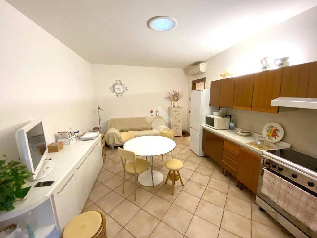 appartamento in vendita a Samarate in zona Verghera