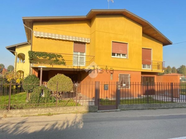 casa indipendente in vendita a Samarate