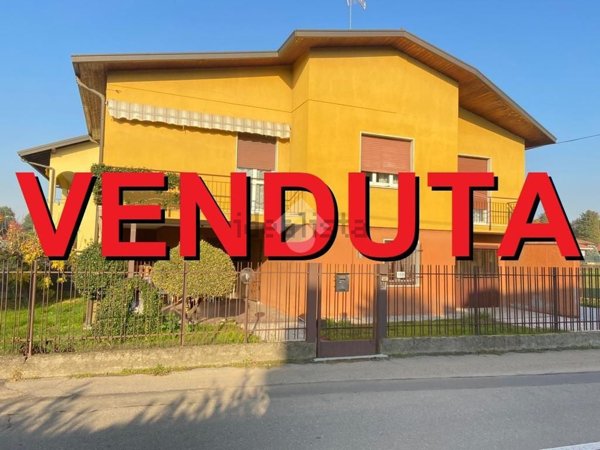 casa indipendente in vendita a Samarate