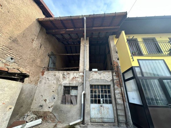 casa indipendente in vendita a Samarate