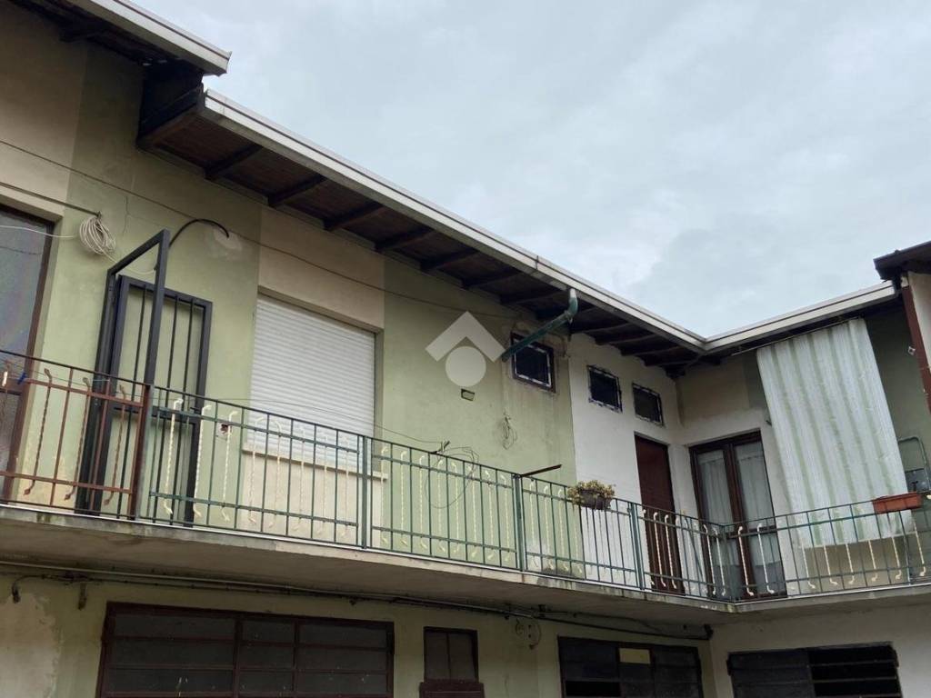 casa indipendente in vendita a Samarate