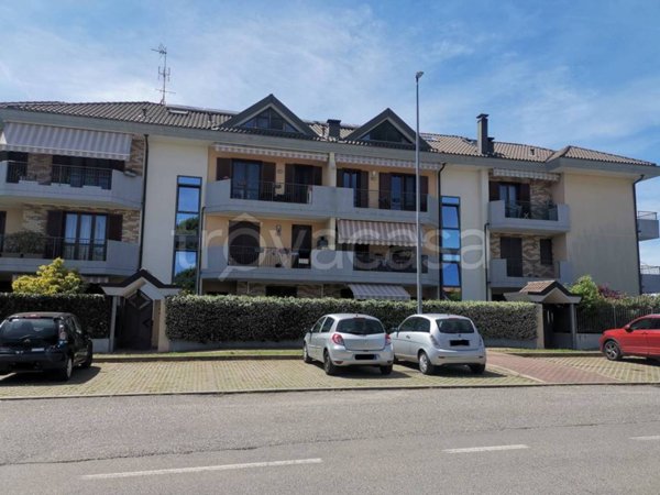 appartamento in vendita a Samarate in zona Verghera