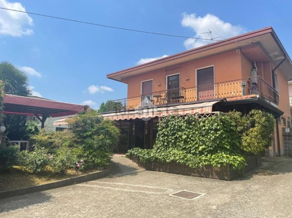 appartamento in vendita a Samarate in zona Cascina Costa