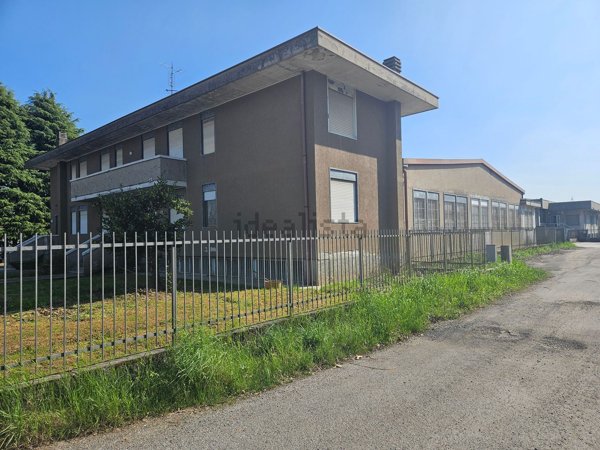 capannone in vendita a Samarate in zona San Macario