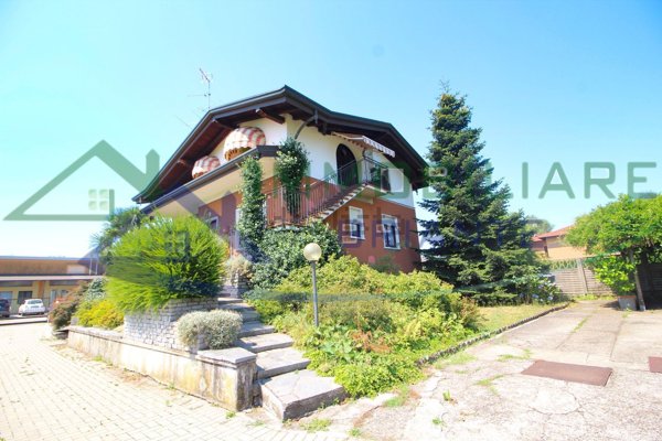 casa indipendente in vendita a Samarate