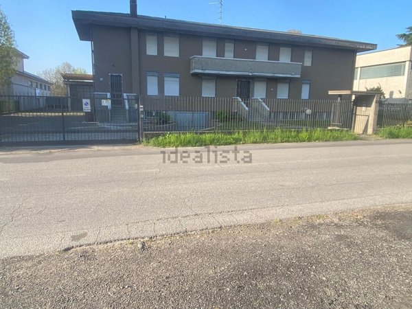 locale di sgombero in vendita a Samarate