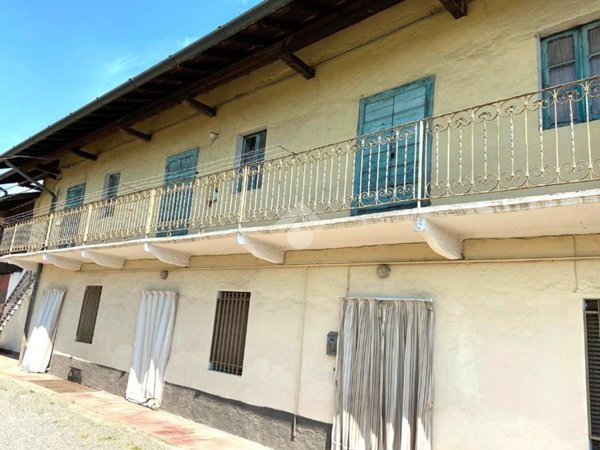 casa indipendente in vendita a Samarate in zona Cascina Costa