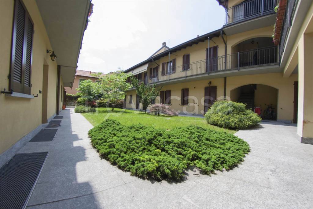 appartamento in vendita a Samarate in zona San Macario