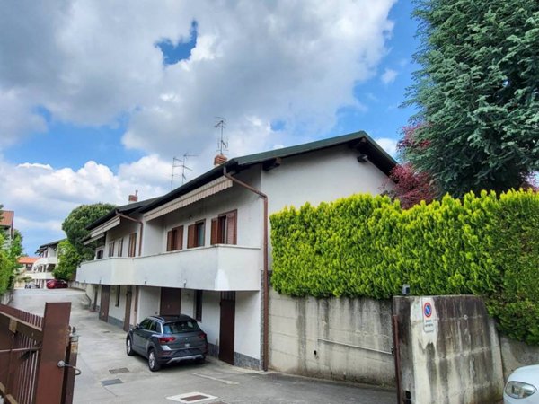 casa indipendente in vendita a Samarate