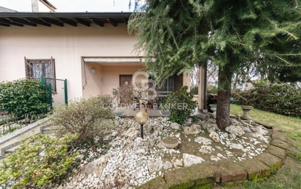 casa indipendente in vendita a Samarate
