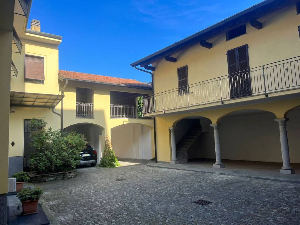 casa indipendente in vendita a Samarate