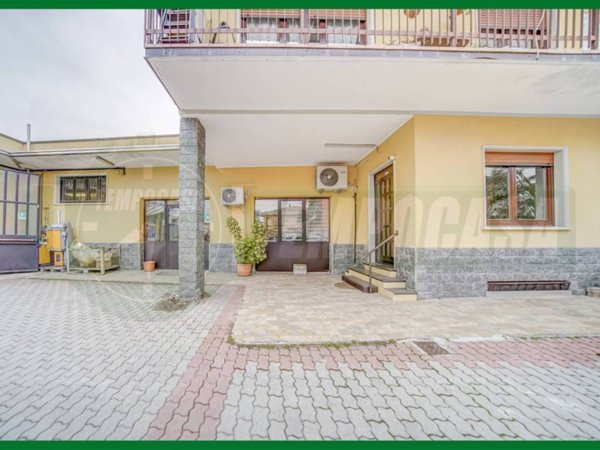 casa indipendente in vendita a Samarate