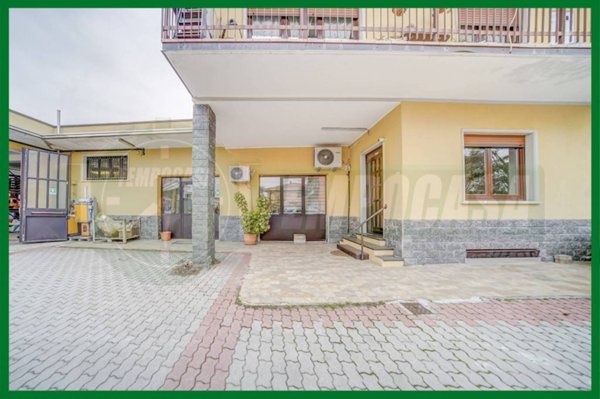 casa indipendente in vendita a Samarate