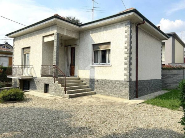 casa indipendente in vendita a Samarate