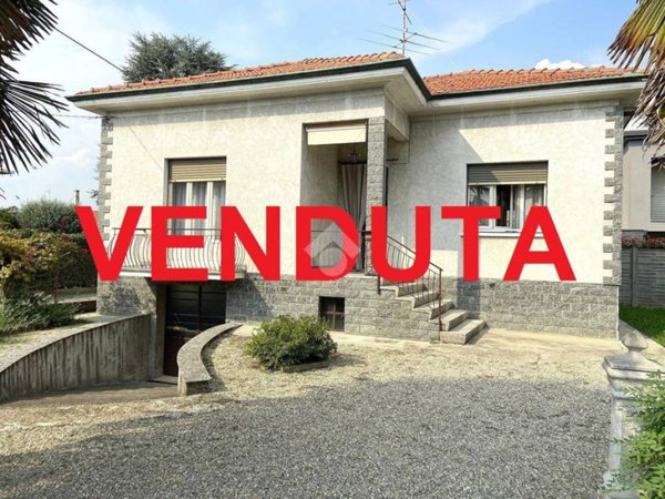 casa indipendente in vendita a Samarate