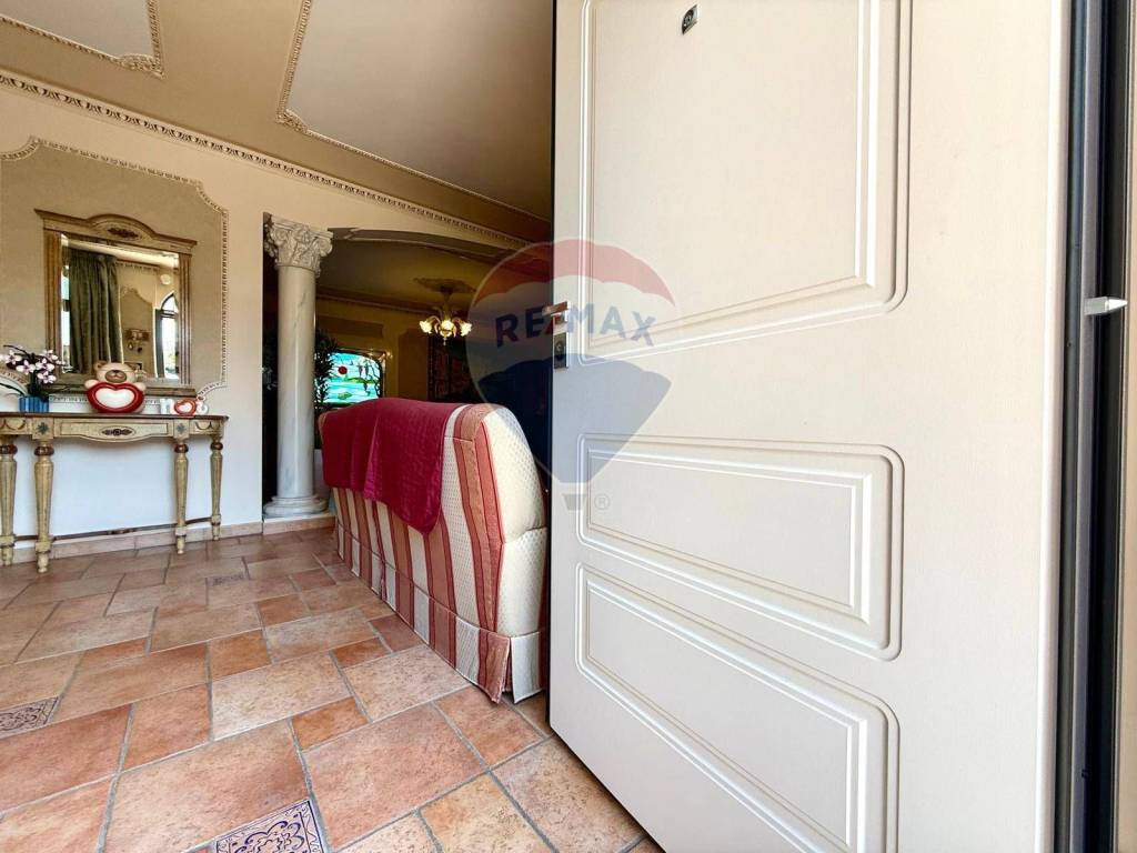 casa indipendente in vendita a Samarate in zona Verghera