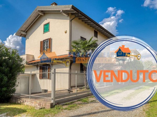 casa indipendente in vendita a Samarate