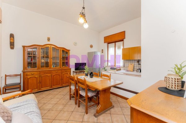 casa indipendente in vendita a Samarate in zona San Macario