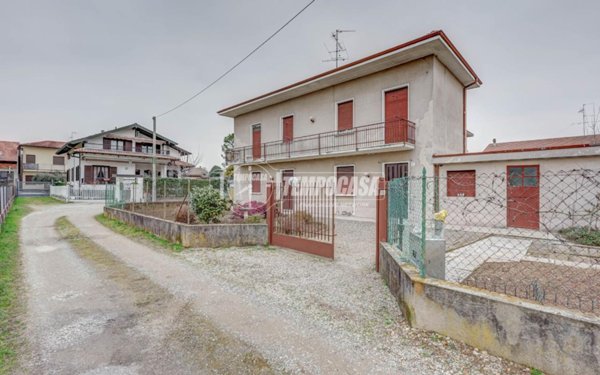 casa indipendente in vendita a Samarate in zona San Macario