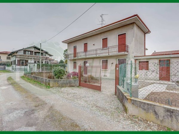 casa indipendente in vendita a Samarate