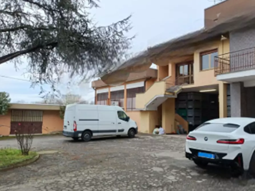 locale commerciale in vendita a Samarate