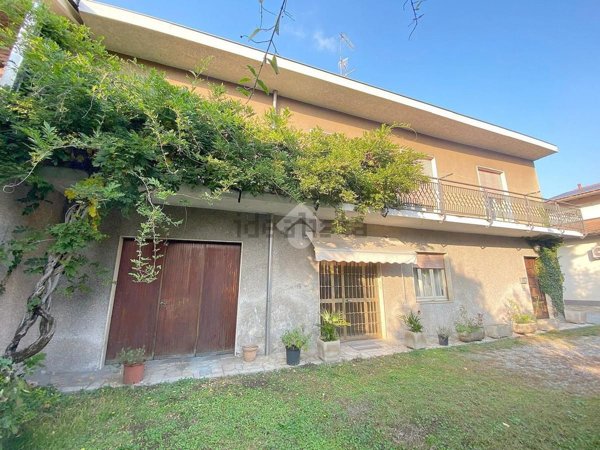 casa indipendente in vendita a Samarate