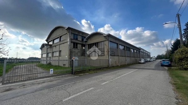 capannone in vendita a Samarate